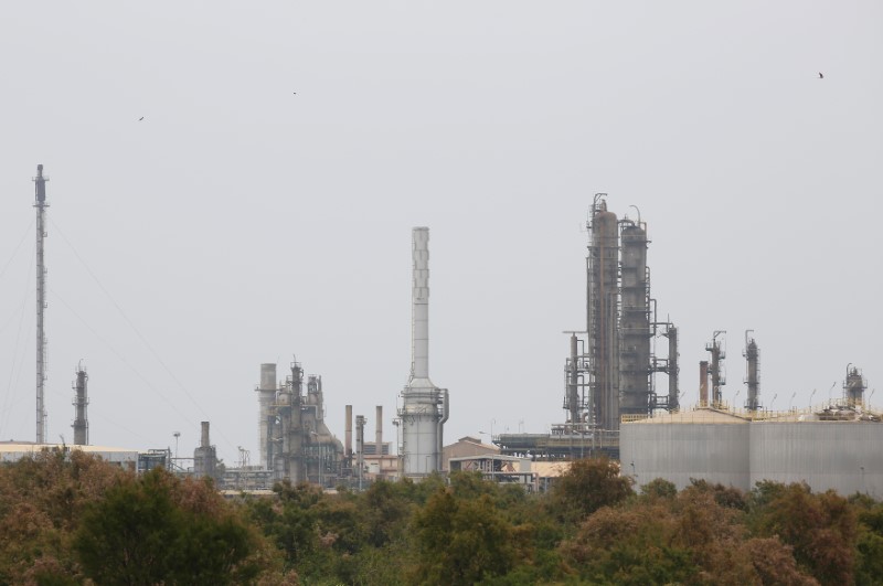 © Reuters. Нефтеперерабатывающий завод Samir в Марокко