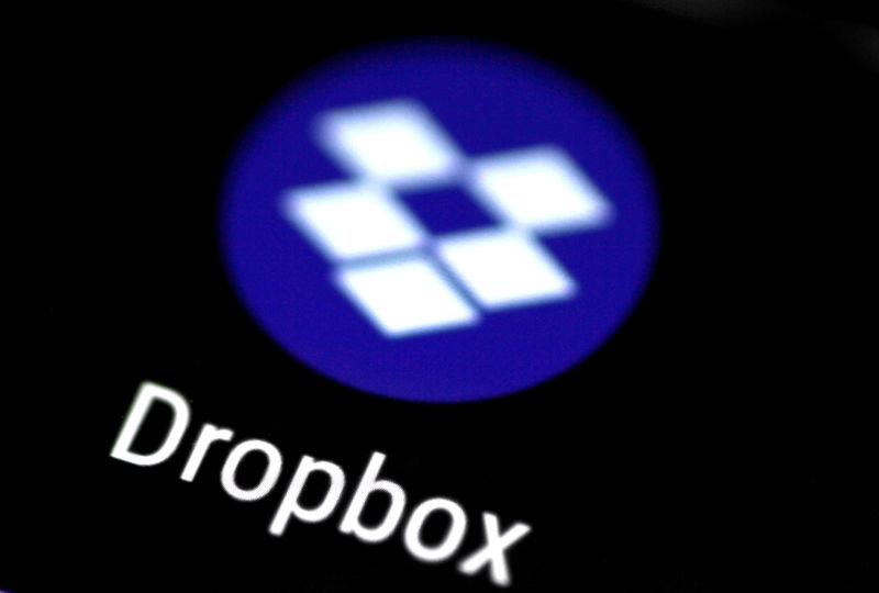 © Reuters. FILE PHOTO: Illustration photo of the Dropbox app