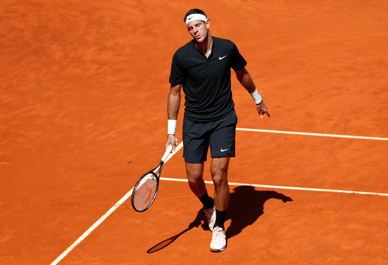 © Reuters. Foto del jueves del tenista Juan Martin del Potro durante su partido de tercera ronda del Abierto de Madrid ante el serbio Dusan Lajovic