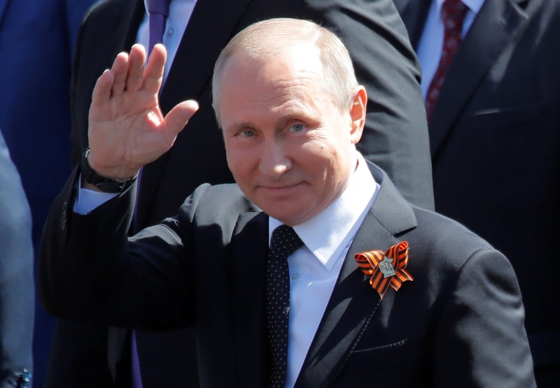 © Reuters. الكرملين: تغيير القانون للسماح بتولي بوتين فترة أخرى ليس مطروحا