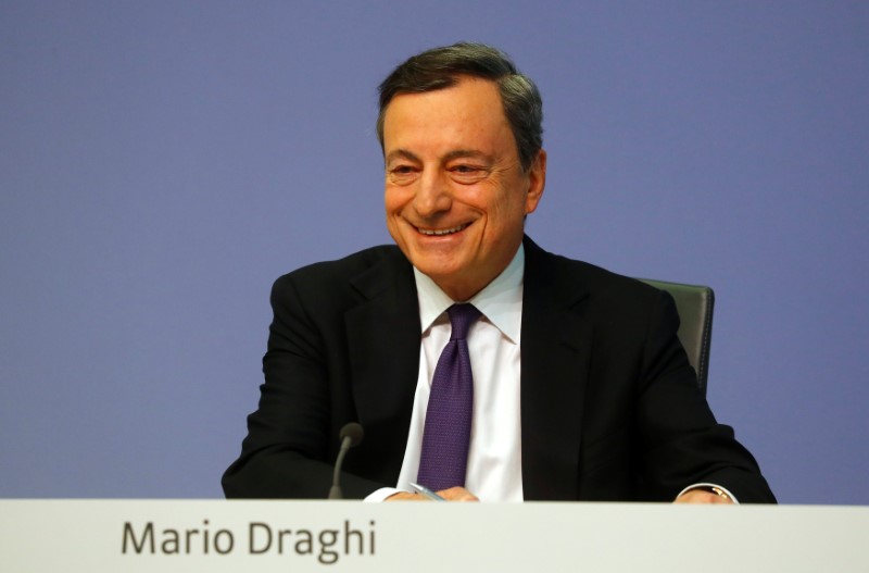 © Reuters. European Central Bank (ECB) President Mario Draghi holds a news conference following the governing council's interest rate decision at the ECB headquarters in Frankfurt
