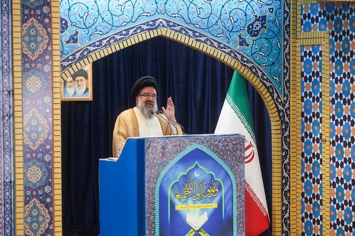 © Reuters. Iranian cleric Ayatollah Seyed Ahmad Khatami delivers a sermon during Friday prayers in Tehran