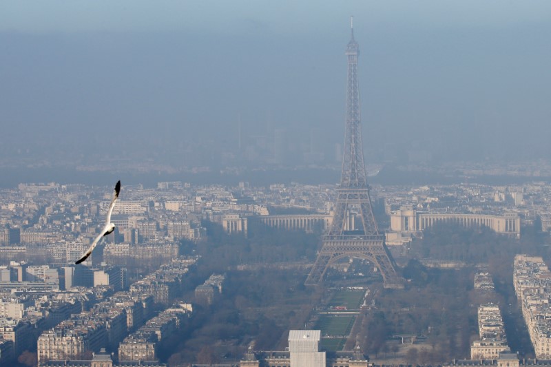 © Reuters. A small-particle haze hangs above the skyline, with the Eiffel Tower that is seen in the distance, in Paris