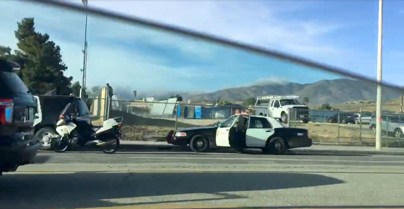 © Reuters. Viaturas policiais perto da Highland High School em Palmdale, na Califórnia