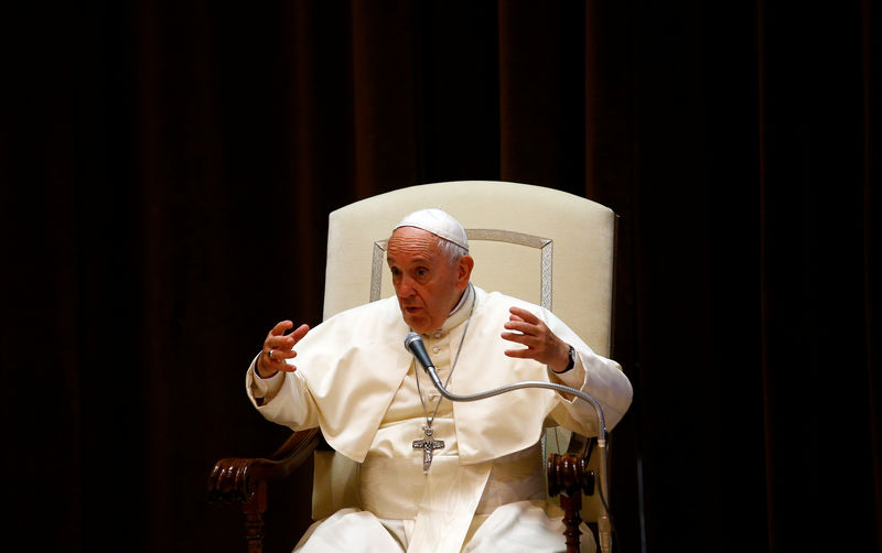 © Reuters. بابا الفاتيكان يأمل أن تقود قمة كيم وترامب إلى السلام