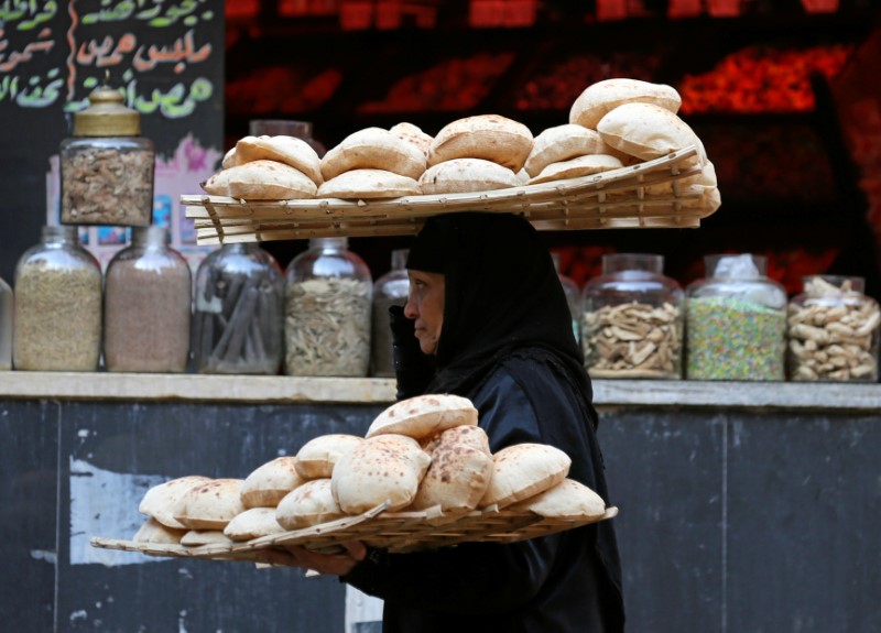 © Reuters. الرئيس الفرنسي: كنت لاعب كرة قدم لا يفتر حماسه