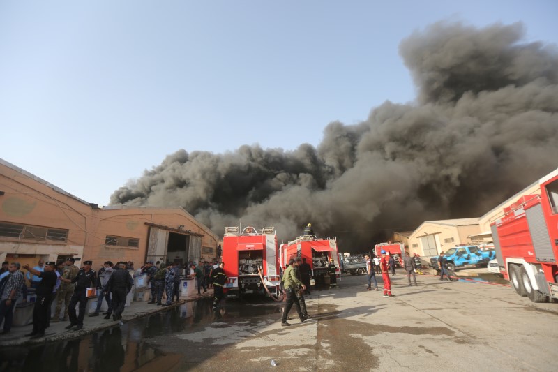 © Reuters. رئيس الوزراء العراقي: حريق موقع تخزين صناديق الاقتراع مؤامرة