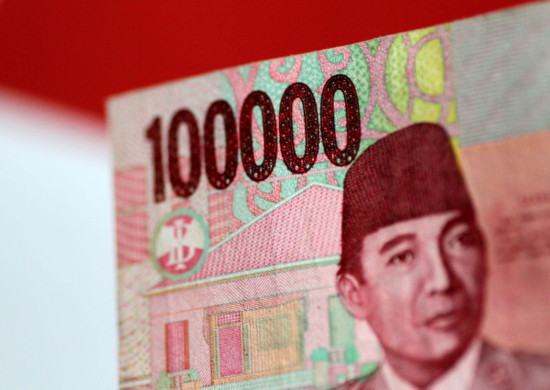 Indonesia tries to get companies to hold more rupiah to stem weakness