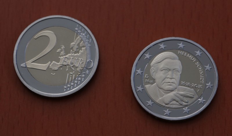 © Reuters. Presentation of a new 2 Euro commemorative coin in honour of former German Chancellor Helmut Schmidt