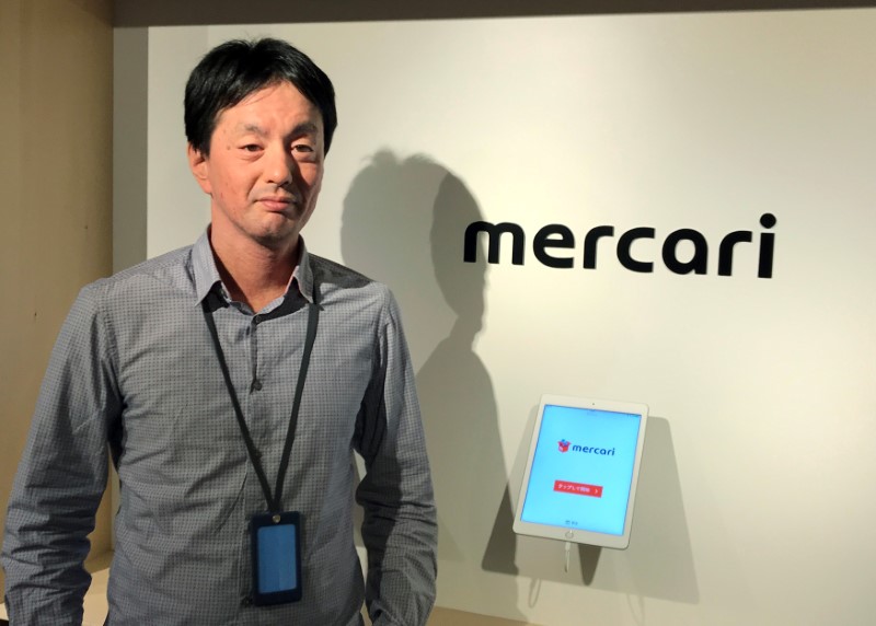 © Reuters. FILE PHOTO - Mercari CEO Shintaro Yamada poses for a photograph during an interview with Reuters in Tokyo