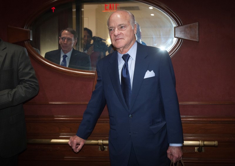 © Reuters. FILE PHOTO:    CEO of Kohlberg Kravis Roberts & Co (KKR) Henry Kravis departs after meeting India's Prime Minister Narendra Modi at a breakfast in New York