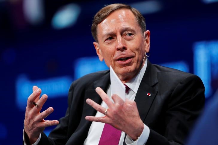 © Reuters. David Petraeus, Chairman, KKR Global Institute speaks at the Milken Institute 21st Global Conference in Beverly Hills, California