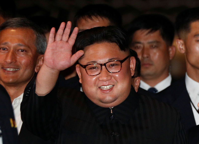 © Reuters. Líder norte-coreano, Kim Jong Un, visita o hotel Marina Bay Sands, em Cingapura