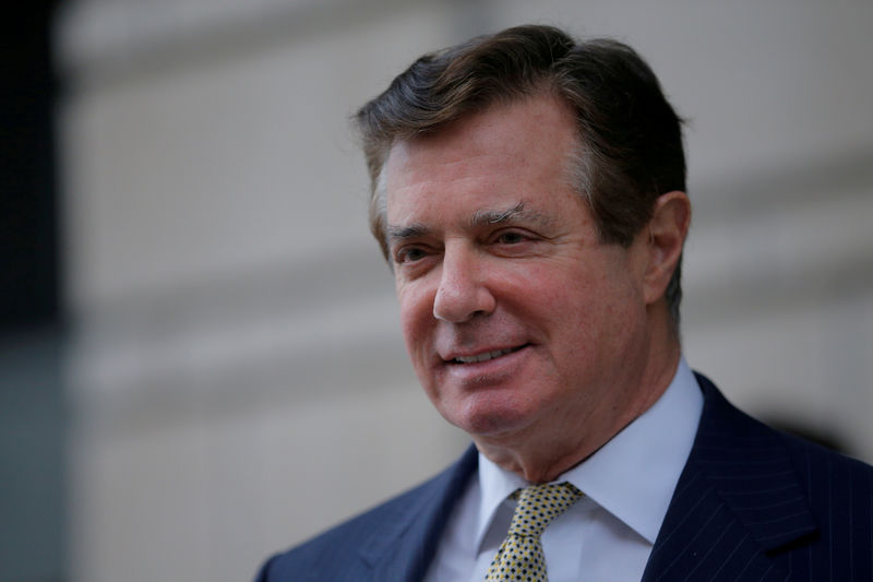 © Reuters. FILE PHOTO - Paul Manafort, former campaign manager for U.S. President Donald Trump, departs after a hearing at U.S. District Court in Washington
