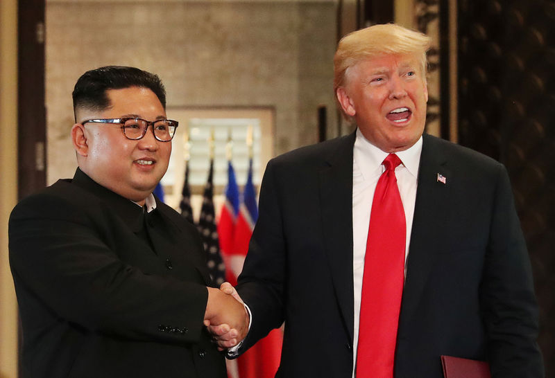 © Reuters. Presidente dos EUA, Donald Trump, e líder norte-coreano, Kim Jong Un, em Cingapura