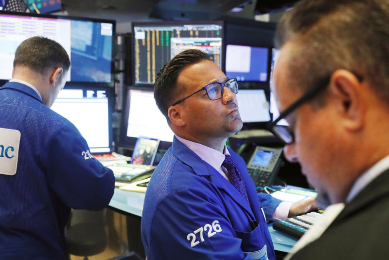 © Reuters. Traders work on the floor of the New York Stock Exchange shortly after the opening bell in New York