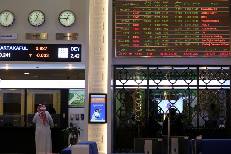 © Reuters. بورصة السعودية ترتفع مدعومة بالنفط ودبي وقطر تتراجعان تحت ضغط جني الأرباح