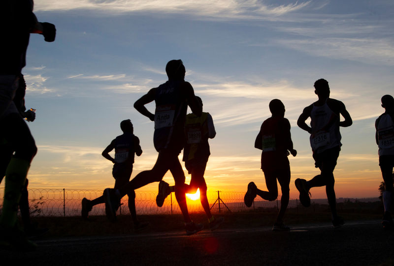 © Reuters. Runners compete in the Comrades Marathon pass through Camperdown