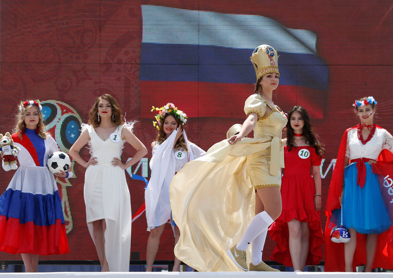 © Reuters. Women take part in a regional preliminary stage of the "Miss Russia" beauty contest in Stavropol