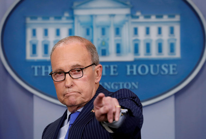 © Reuters. FILE PHOTO: Kudlow gives a press briefing at the White House in Washington