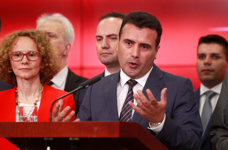 © Reuters. el primer ministro macedonio, Zoran Zaev, en una rueda de prensa en Skopie