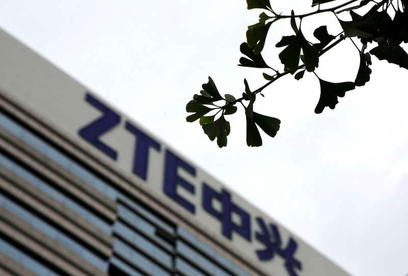 © Reuters. The logo of China's ZTE Corp is seen on the building of ZTE Beijing research and development center in Beijing