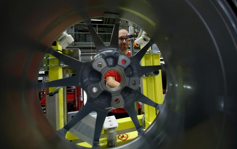 © Reuters. La producción industrial de la zona euro cae en abril