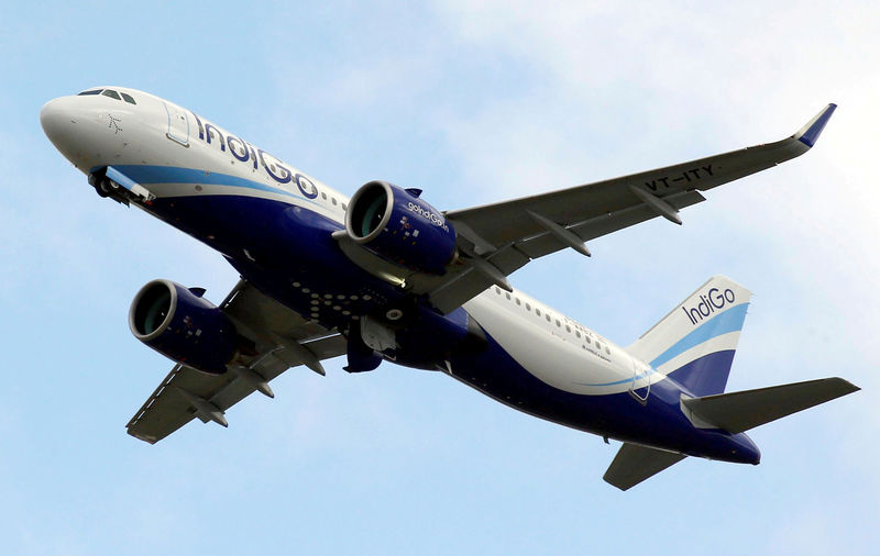 © Reuters. FILE PHOTO: An IndiGo Airlines Airbus A320 aircraft takes off in Colomiers near Toulouse