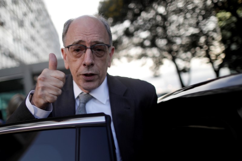 © Reuters. Pedro Parente, quando ainda era CEO da Petrobras, após reunião em Brasília, Brasil