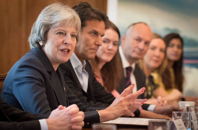 © Reuters. Theresa May comanda reunião em Londres