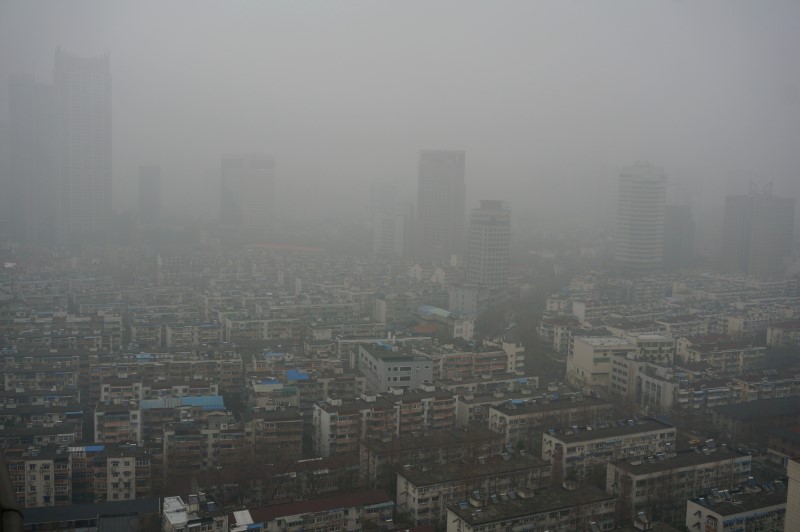 © Reuters. الصين توسع معركة السماء النظيفة في حملة تخيم على آفاق الاقتصاد