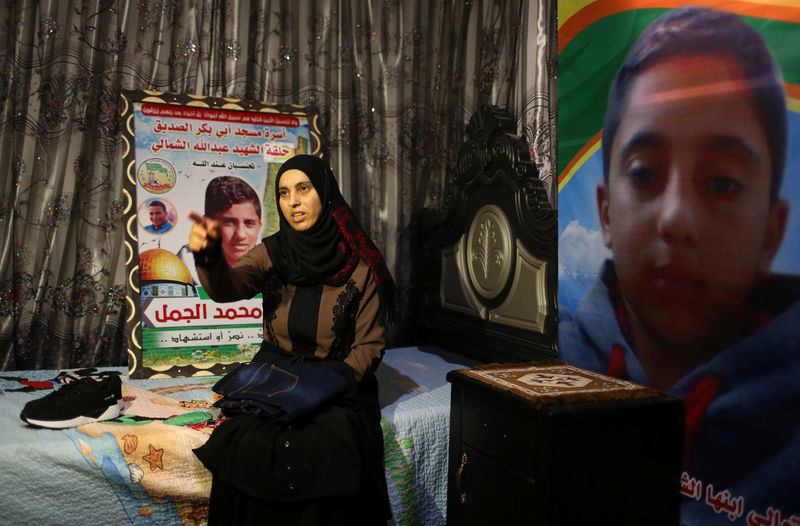 © Reuters. مقتل أكثر من مئة فلسطيني بنيران إسرائيلية يلقي بظلاله على عيد الفطر بغزة