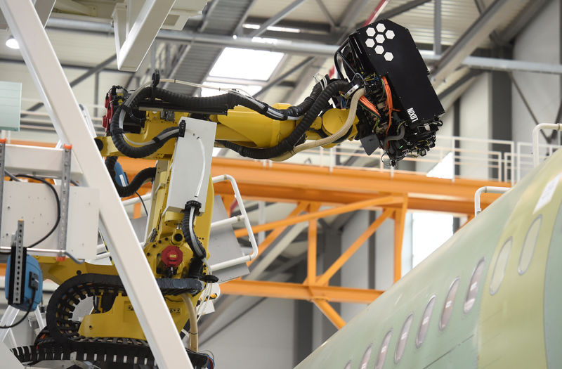 © Reuters. Drilling and filling robot "Luise" is seen in a new A320 production line at the Airbus plant in Hamburg