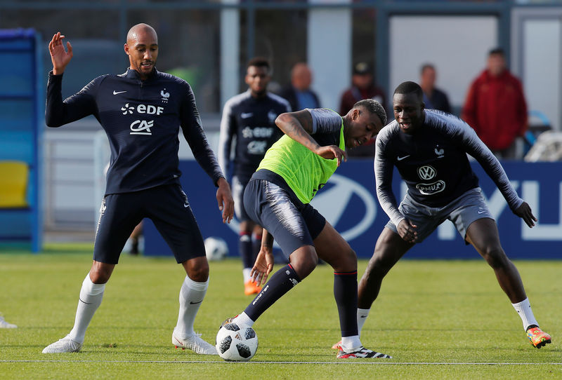 © Reuters. Francia prepara su debut en el Mundial con un equipo joven liderado por un temible tridente ofensivo