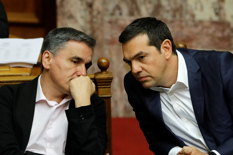 © Reuters. Greek Parliament votes on reforms agreed with the country's international lenders in Athens