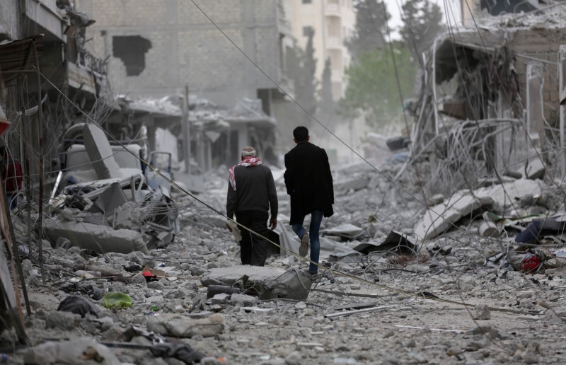 © Reuters. منظمة: قوات مدعومة من تركيا تستولي على ممتلكات في عفرين السورية