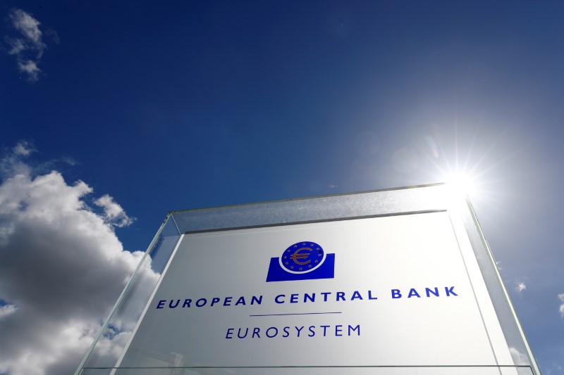 © Reuters. Logo do BCE em frente à sede do banco, em Frankfurt