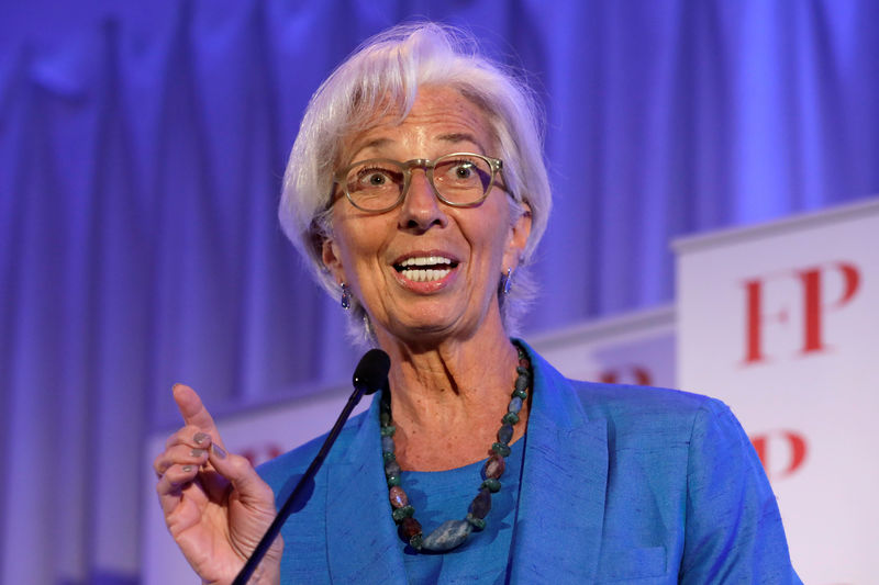 © Reuters. IMF Managing Director Christine Lagarde speaks at the Foreign Policy annual Awards Dinner in Washington