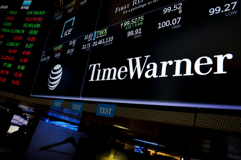 © Reuters. AT&T cierra un acuerdo de 85.000 millones de dólares por Time Warner