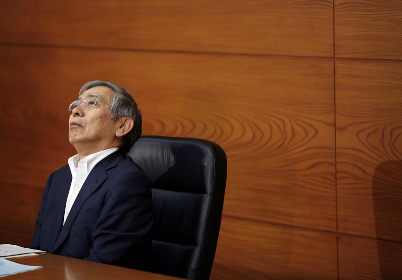 © Reuters. Bank of Japan Governor Haruhiko Kuroda attends a news conference at the BOJ headquarters in Tokyo
