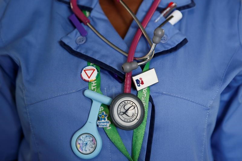 © Reuters. FILE PHOTO:A nurse wears a watch and stethoscope at St Thomas' Hospital in central London