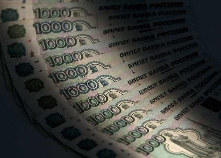 © Reuters. 1000-рублевые банкноты