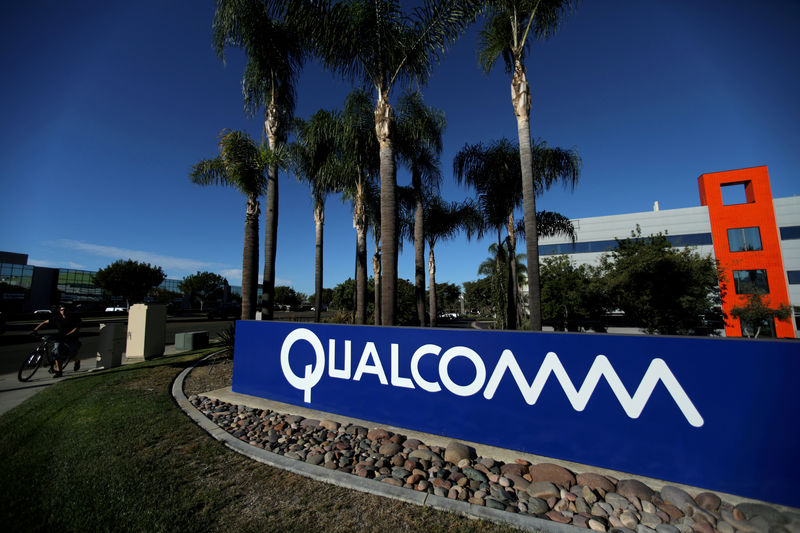 © Reuters. FILE PHOTO: A sign on the Qualcomm campus is seen in San Diego
