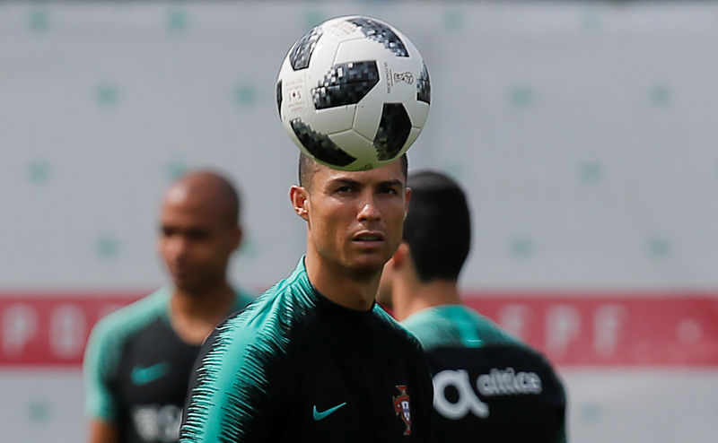 © Reuters. Ronaldo acuerda pagar 18,8 millones y 2 años de cárcel para cerrar caso fiscal