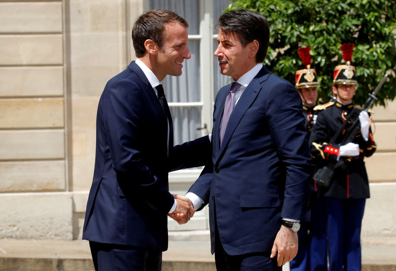 © Reuters. UE: MACRON ET CONTE VEULENT FINALISER L'UNION BANCAIRE DÈS JUIN