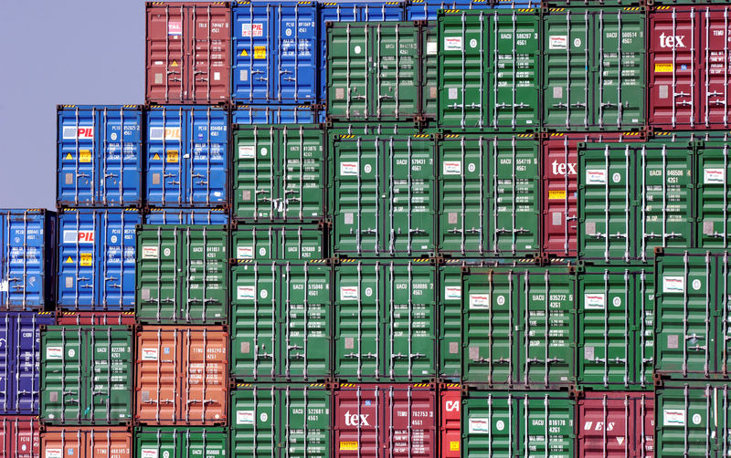 © Reuters. FILE PHOTO: Cargo containers sit idle at the Port of Los Angeles as a back-log of over 30 container ships sit anchored outside the Port in Los Angeles, California