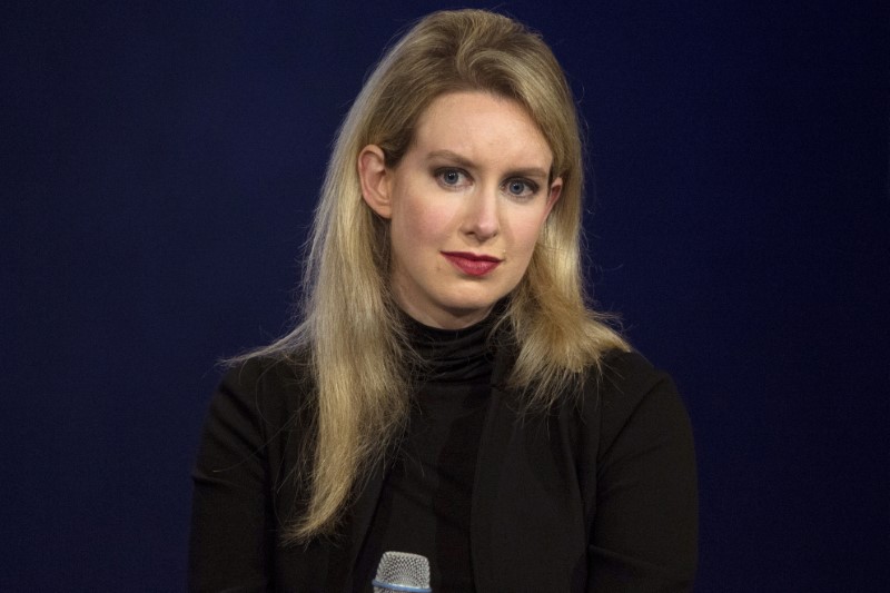 © Reuters. FILE PHOTO:    Elizabeth Holmes, CEO of Theranos, attends a panel discussion during the Clinton Global Initiative's annual meeting in New York