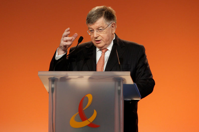 © Reuters. FILE PHOTO: France Telecom's outgoing CEO Lombard attends a news conference in Paris