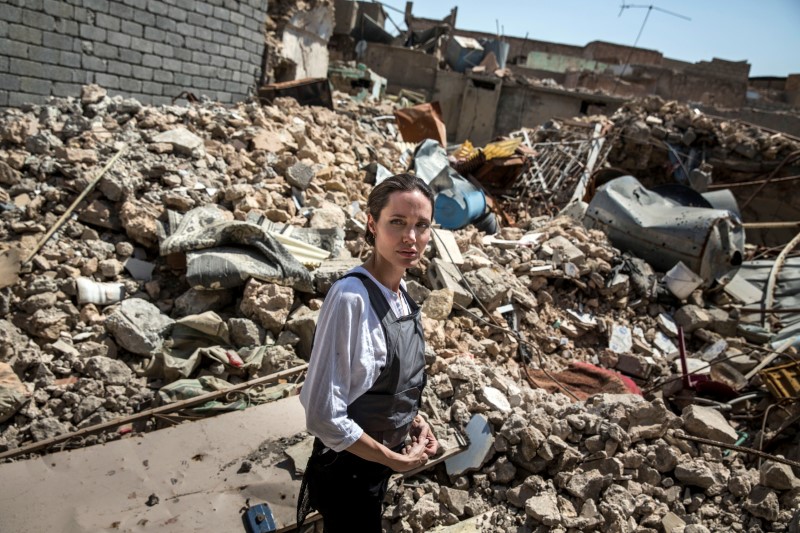 © Reuters. أنجلينا جولي تزور الموصل وتدعو لدعم إعادة الإعمار