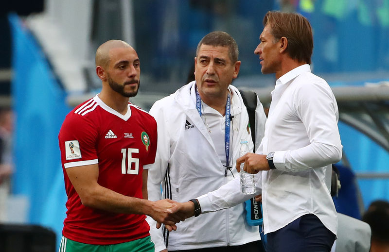 © Reuters. Amrabat de Marruecos sale del hospital, pero no jugará en próximo partido contra Portugal